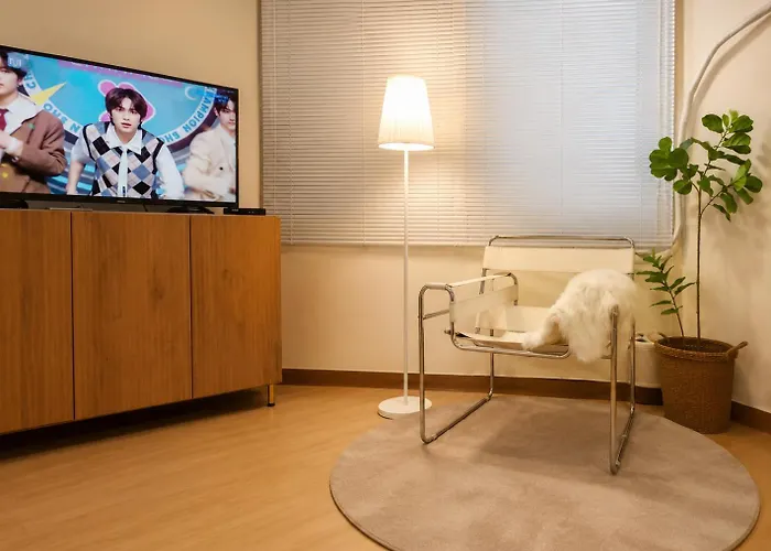 Apartment 킹콩 Hongdae Yeontral Park